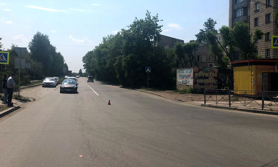 В Новосибирске водитель сбил девушку и скрылся
