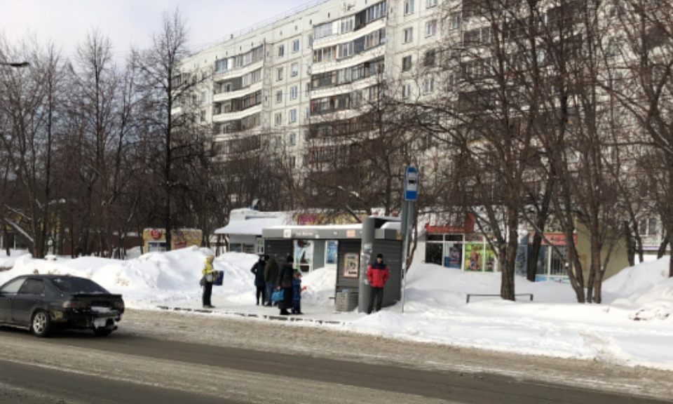 Школьница чудом не пострадала от столкновения с автобусом в Новосибирске