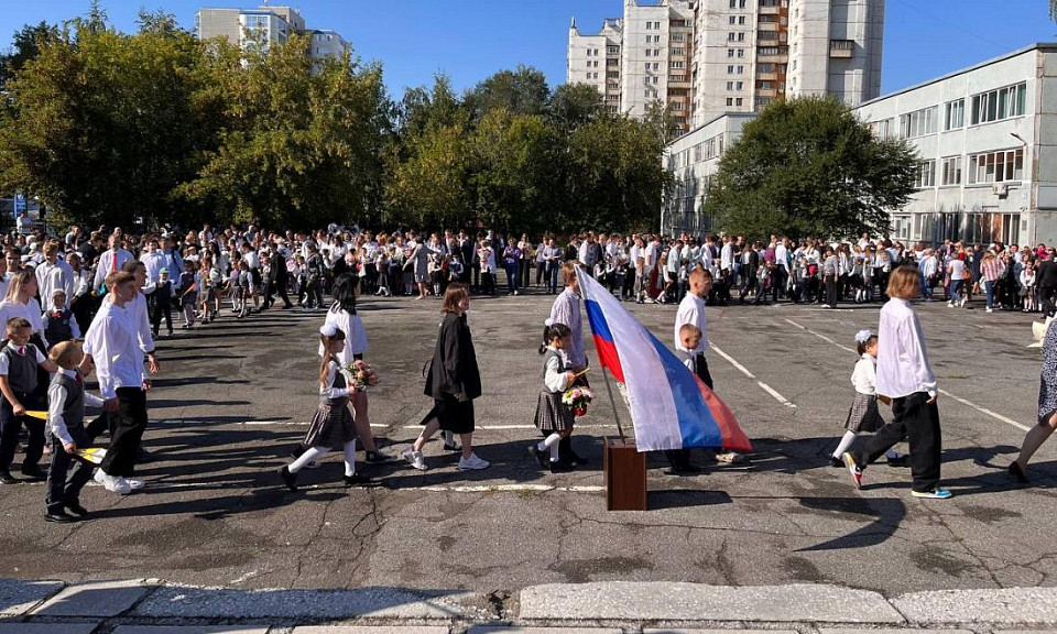 Линейки ко Дню знаний прошли в Новосибирске