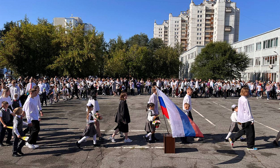 Ворвался и избил поленом: директор школы прокомментировала нападение на завуча