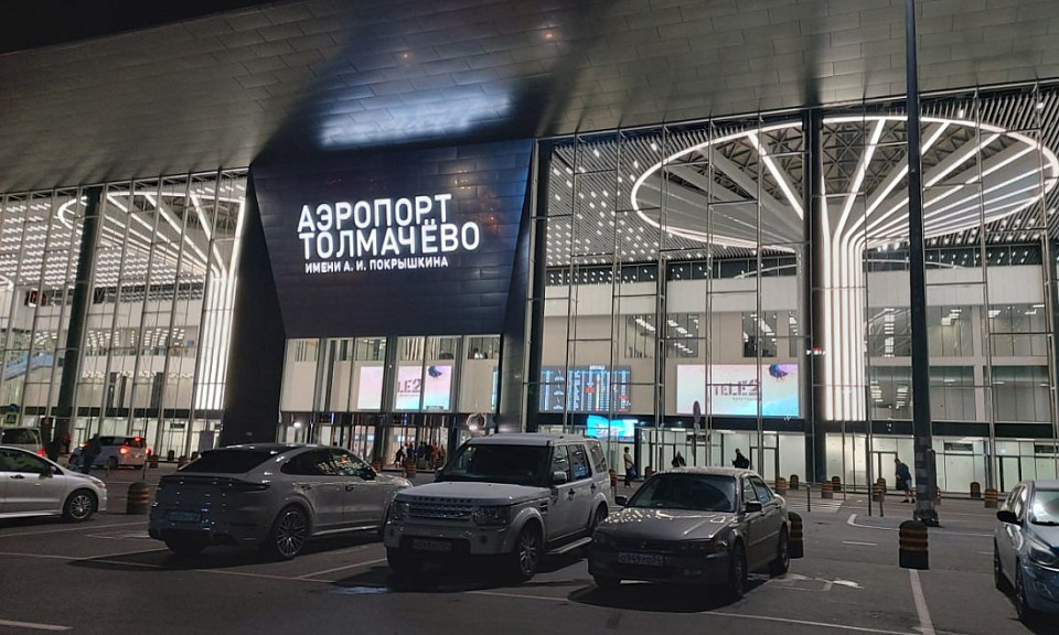 Туристка заблудилась в аэропорту Новосибирска и опоздала на самолёт