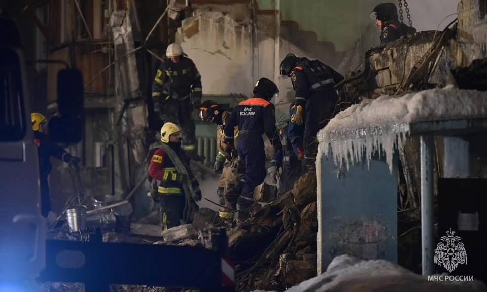 14 человек живыми достали из-под завалов дома на Линейной