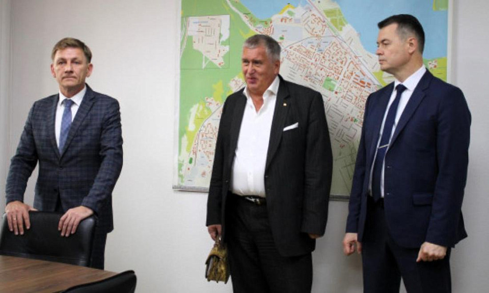 Мэр Бердска представил нового руководителя комбината бытовых услуг