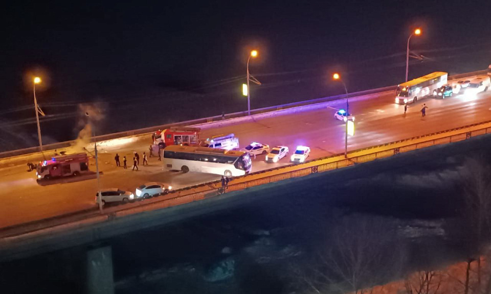 Два массовых ДТП произошло на Димитровском мосту в Новосибирске