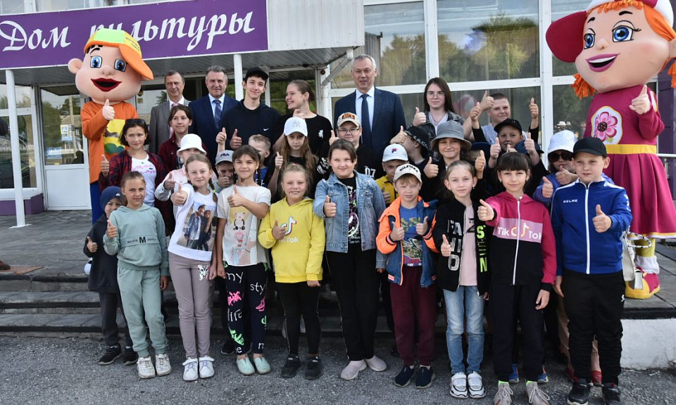 Новосибирский губернатор побывал в Кочках на стройках соцобъектов
