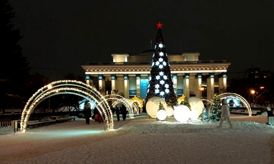 В Новосибирске главную ёлку демонтируют до 9 февраля