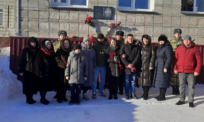 В школе под Новосибирском открыли мемориальную доску бойцу СВО Владимиру Сиротовичу