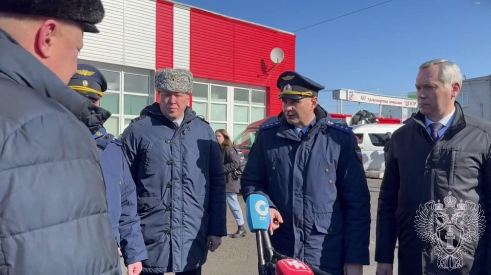 В Новосибирске замгенпрокурора лично проверил состояние дорог