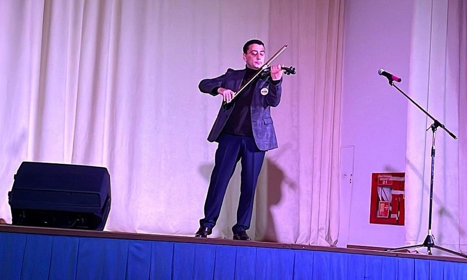 Новосибирский скрипач перевёл более 300 тысяч рублей в фонд помощи бойцам СВО