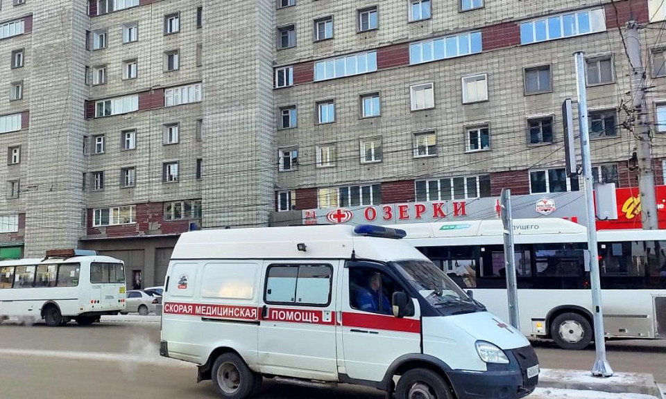 Спасатели помогли госпитализировать 200-килограммовую женщину в Новосибирске