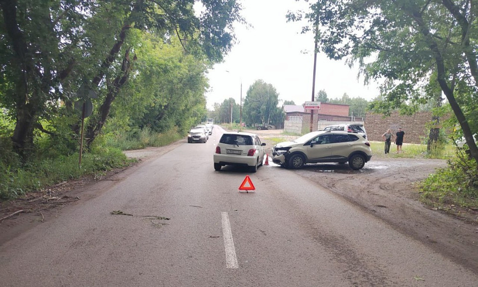 Годовалый малыш и его брат попали в больницу после ДТП в Новосибирске