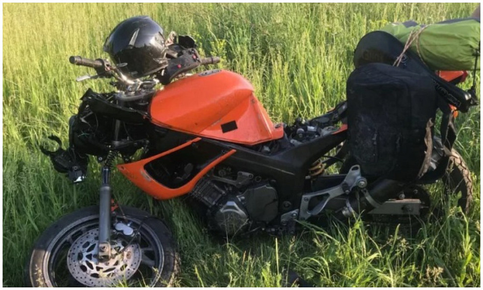 Мотоциклист без прав разбился в ДТП с иномаркой под Новосибирском