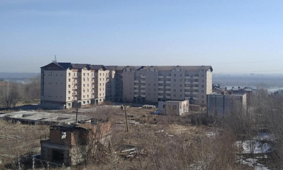 Тридцатилетний долгострой начали достраивать в Новосибирске