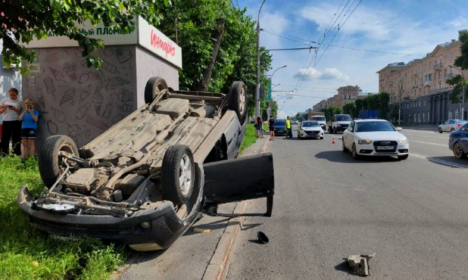 Женщина и дети пострадали в ДТП в Новосибирске