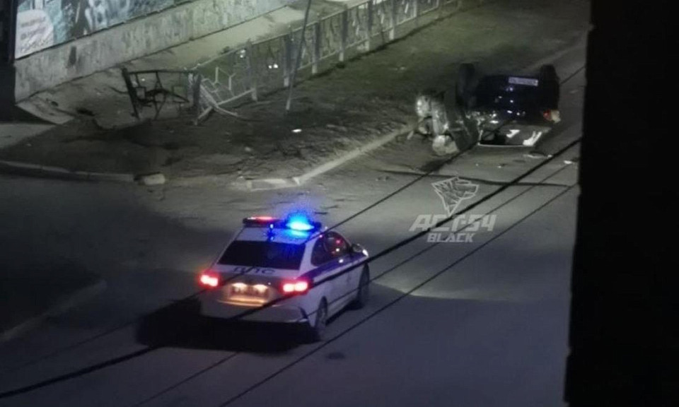 Автомобиль перевернулся во время погони под Новосибирском