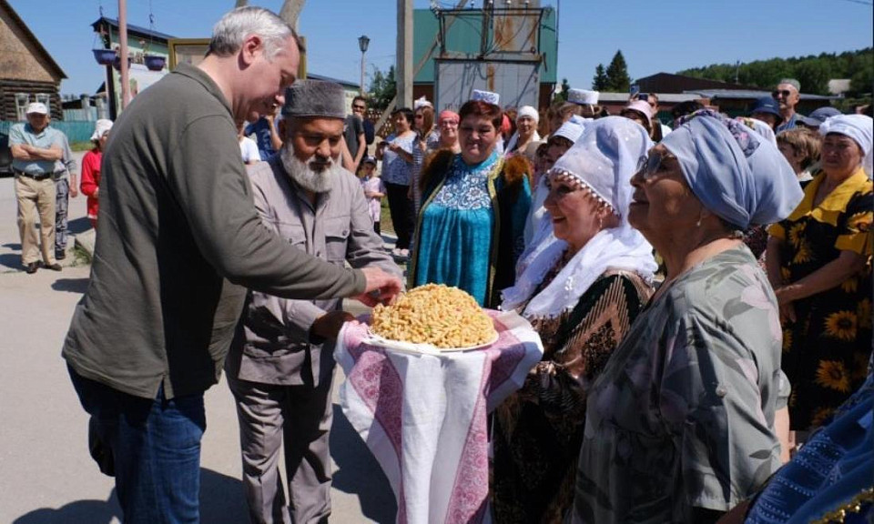 Губернатор Андрей Травников посетил национальную деревню чатских татар Юрт-Ора