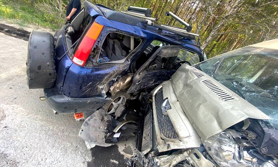 Водитель и его пожилой пассажир пострадали в автоаварии в Новосибирске