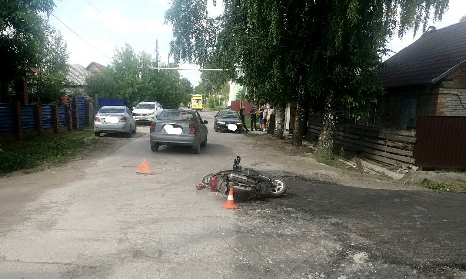 11-летний скутерист попал в больницу после ДТП в Новосибирске