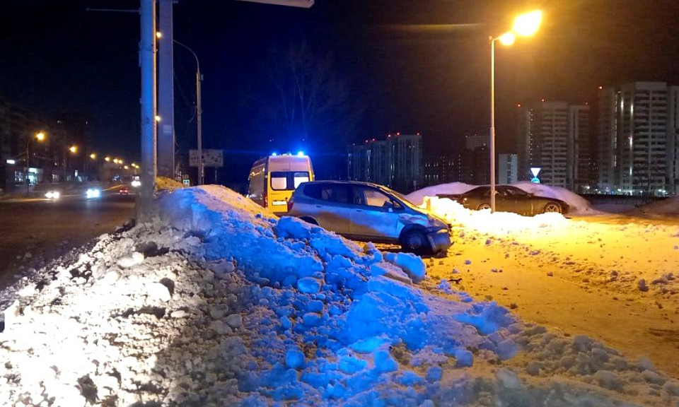 В Новосибирске под собственным автомобилем погиб водитель