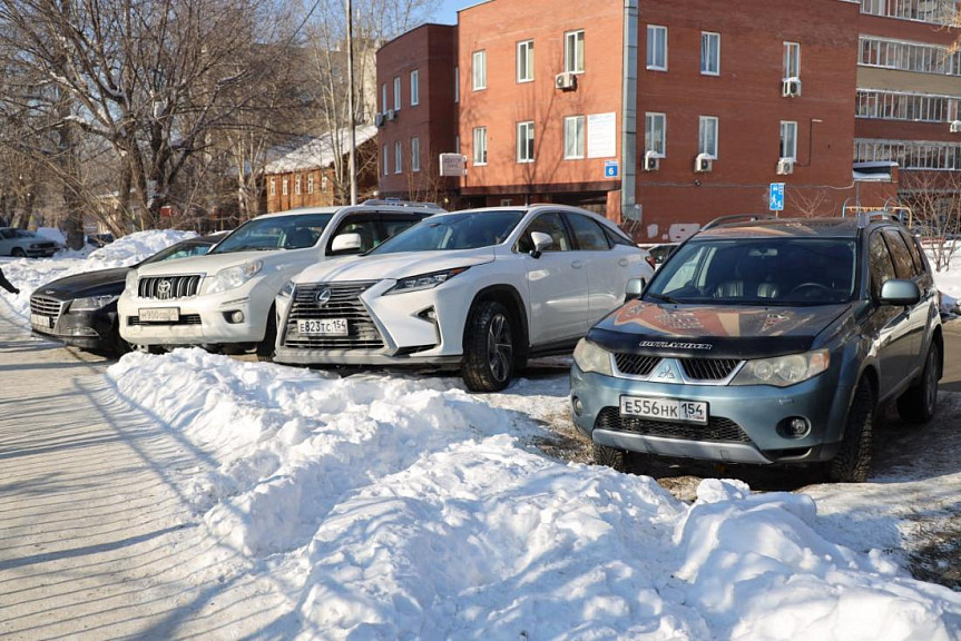 На 8,6 миллионов рублей оштрафовали новосибирских водителей за неоплаченную парковку