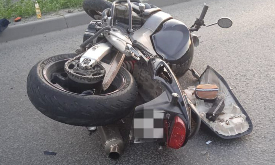 17-летняя пассажирка мотоцикла пострадала в ДТП с «Жигулями» в Новосибирске