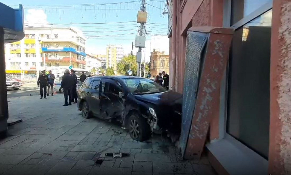 Злостный нарушитель ПДД спровоцировал ДТП и гибель прохожей в Новосибирске