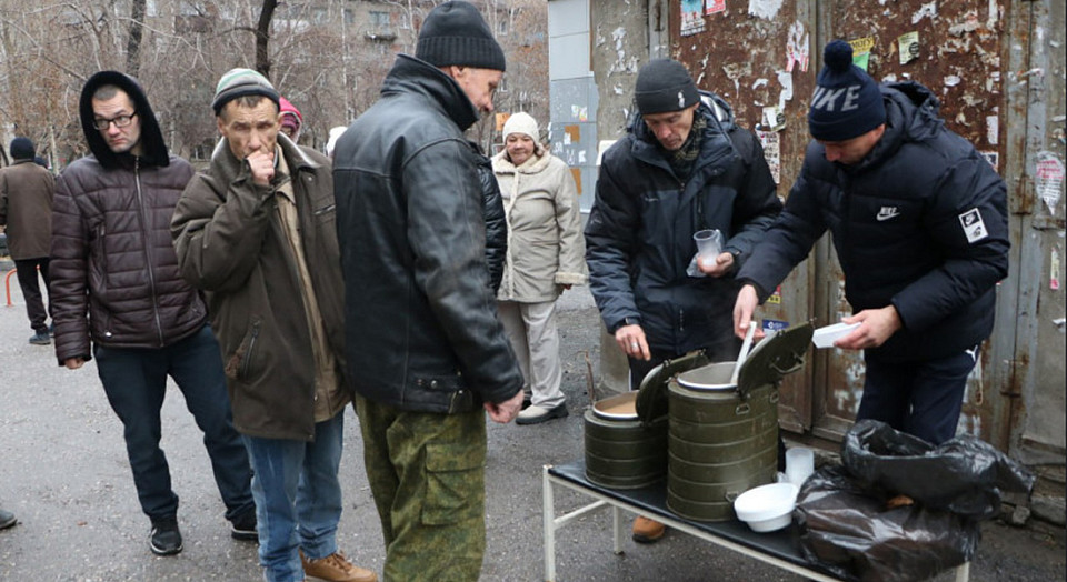 Социальную помощь выездных приёмных получили 1 600 новосибирских бездомных