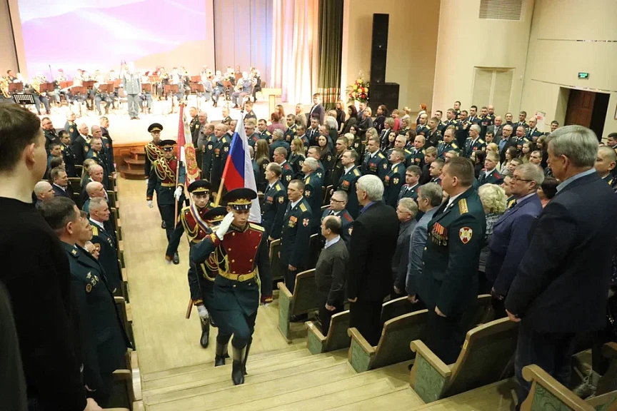 Новосибирской Росгвардии 52: как военнослужащие отметили годовщину со дня образования НВИ