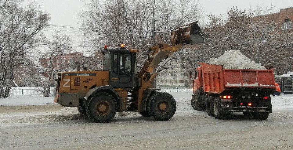 В Новосибирске подрядчики отказались предоставлять технику для уборки снега