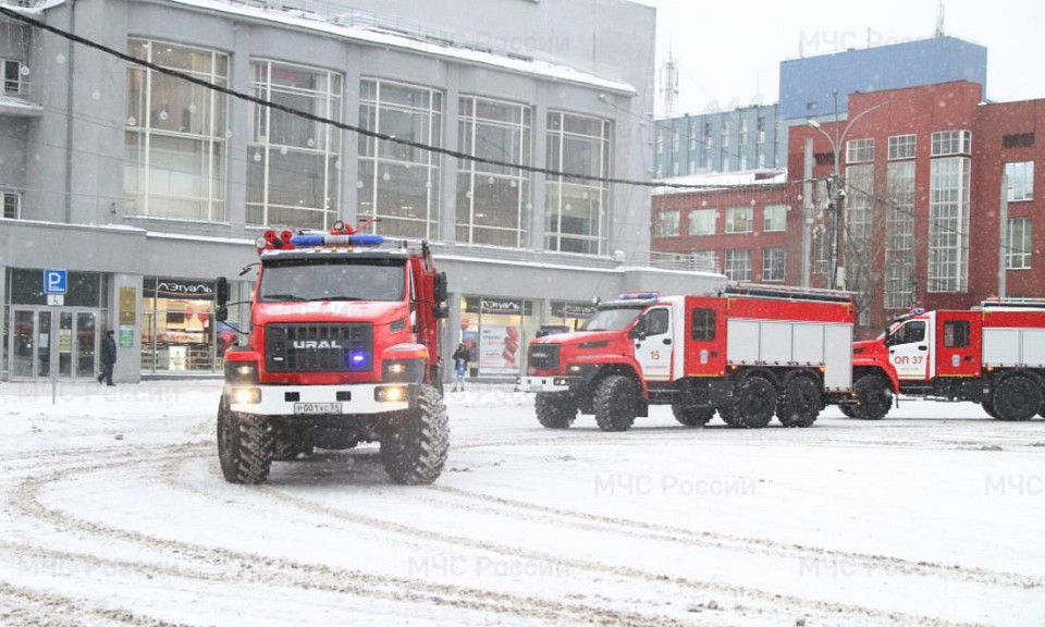 В Новосибирске состоялся торжественный развод пожарно-спасательного гарнизона
