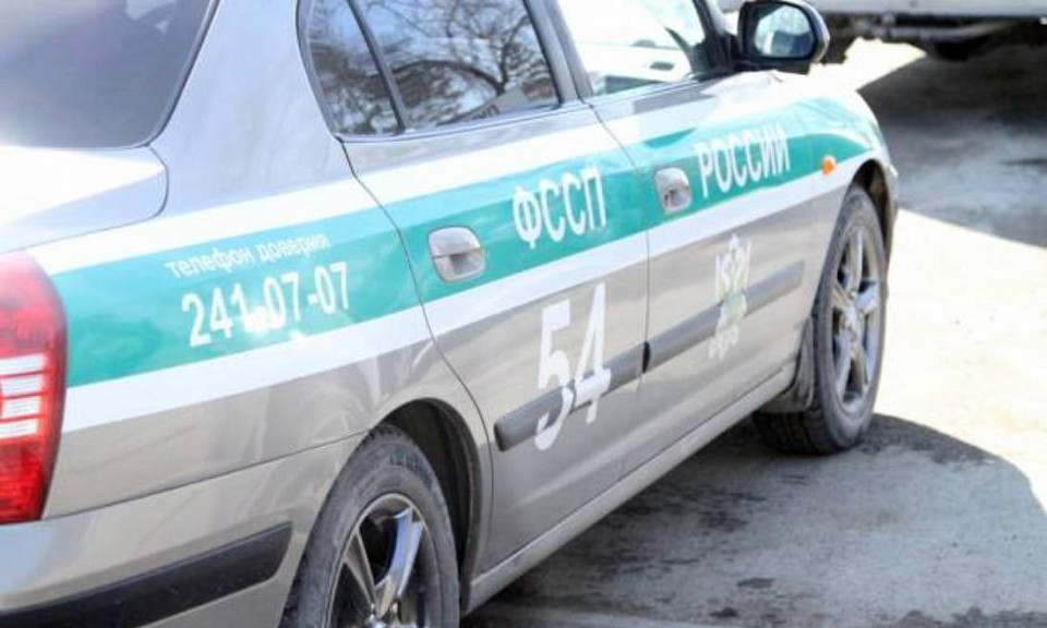 Под Новосибирском должница оплатила долг после ареста машины