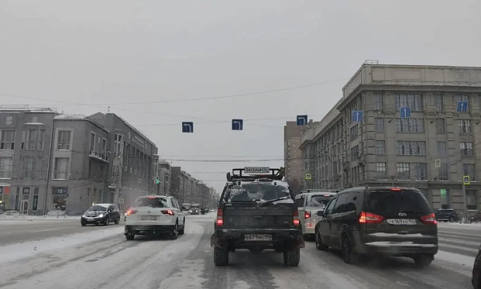 Дороги Новосибирска утром сковали 8-балльные пробки