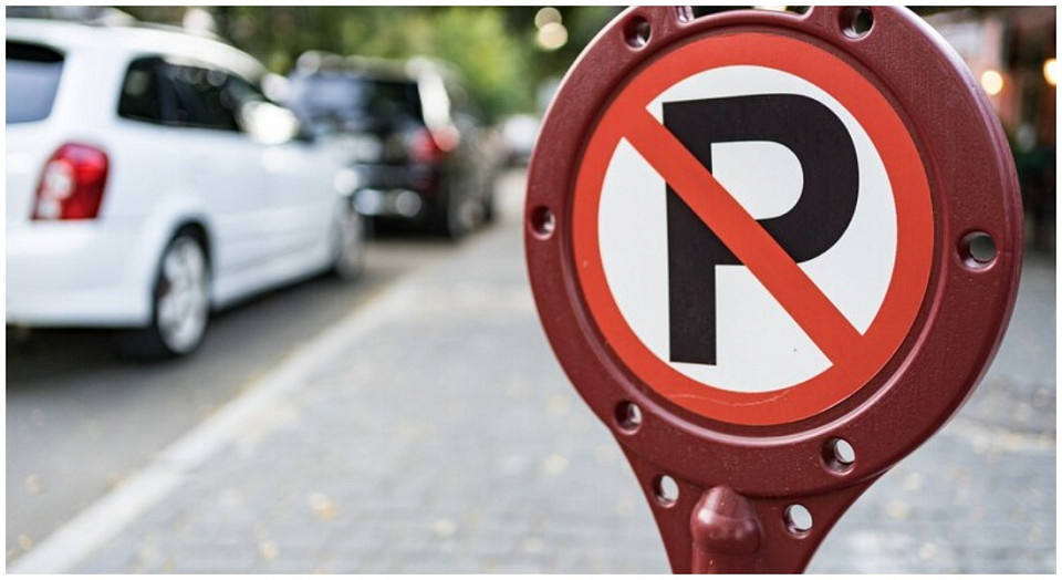 В двух районах Новосибирска ограничат парковку автомобилей ради уборки улиц