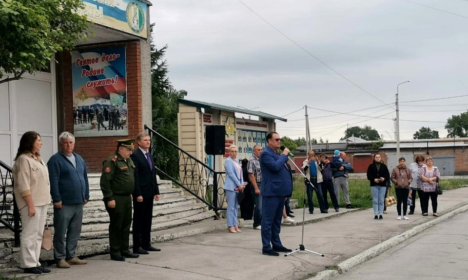 Контрактников под Новосибирском проводили на службу под марш «Прощание Славянки»