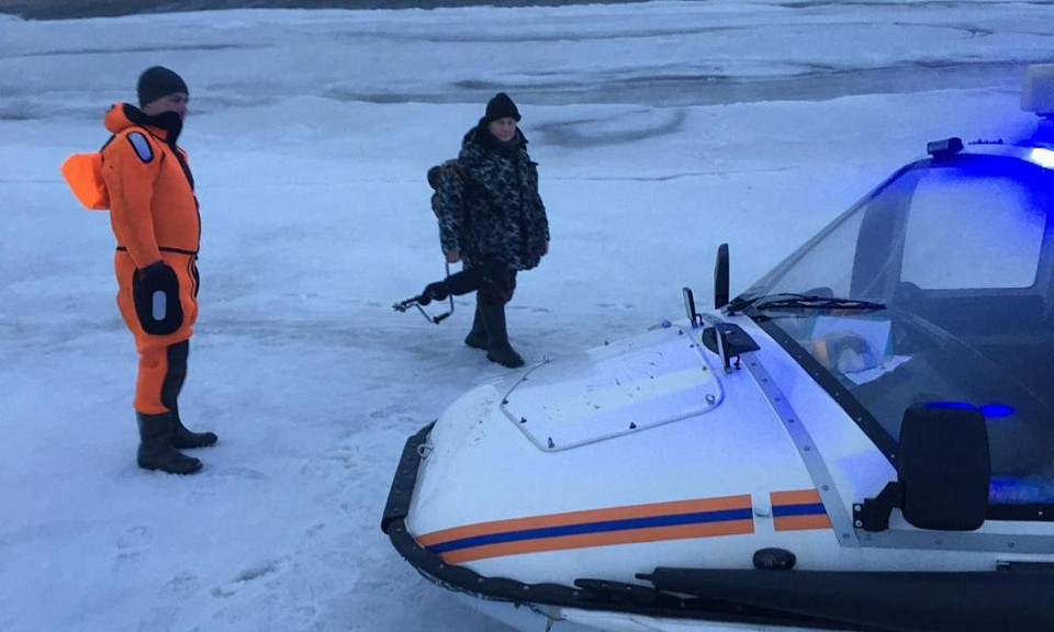 В Новосибирске мужчина застрял на льду из-за тумана