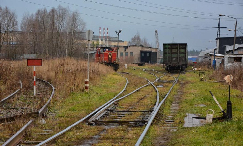 В Новосибирске столкнулись грузовой поезд и электровоз