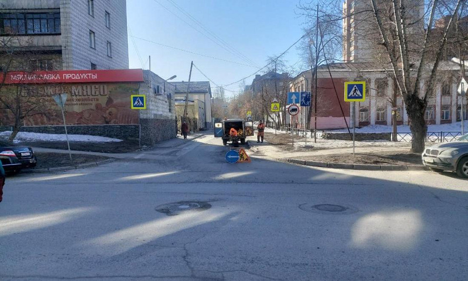 Четыре улицы сузят в Новосибирске на время ремонта труб и дорог