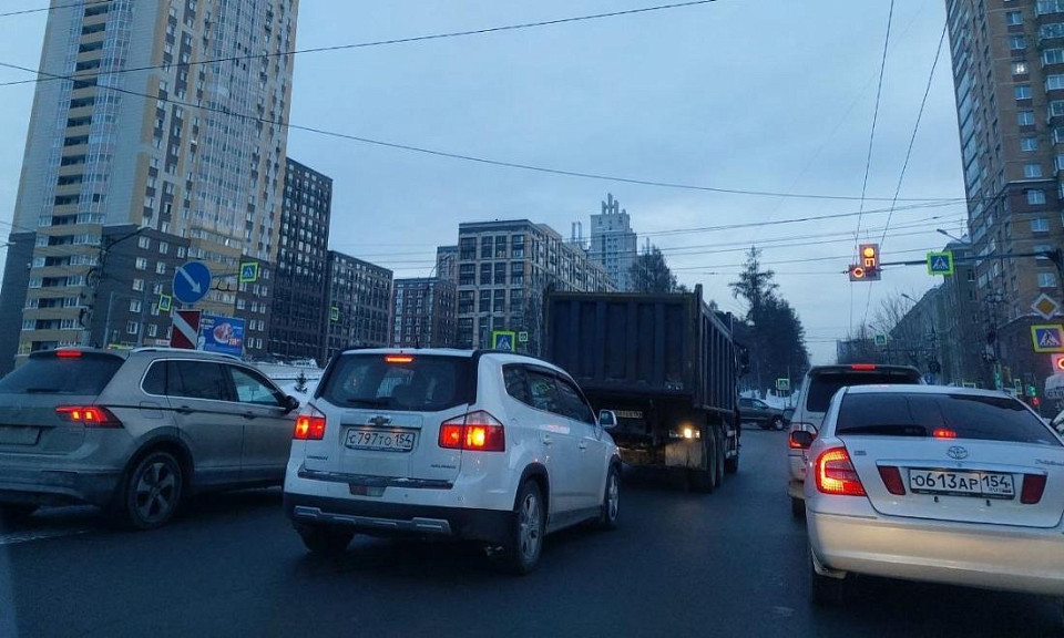 В Новосибирске опубликовали список самых аварийных улиц