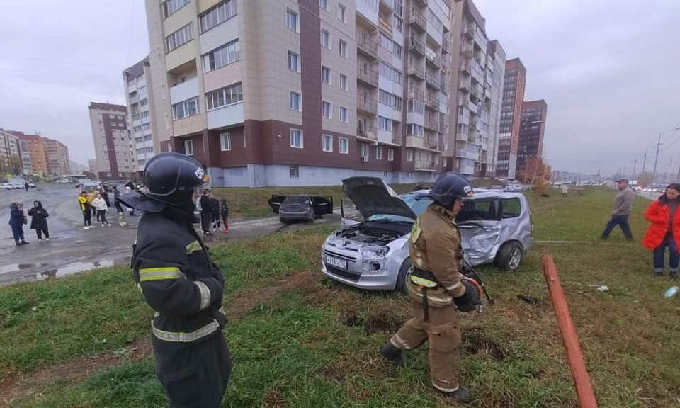 В столкновении двух машин в Новосибирске пострадал пешеход