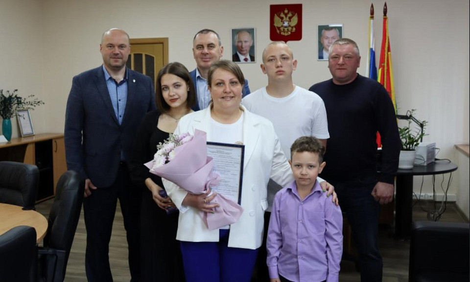 Почти два миллиона рублей на строительство дома в селе получила многодетная семья из Новосибирской области