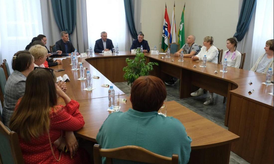 Губернатор Новосибирской области встретился с участниками спецоперации из Черепаново