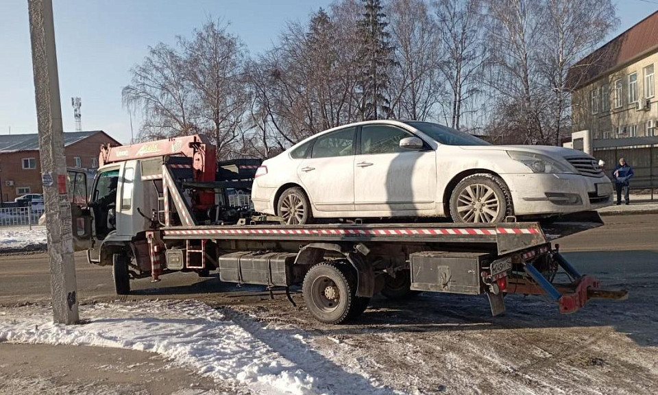 Под Новосибирском приставы изъяли у хранителя арестованный автомобиль